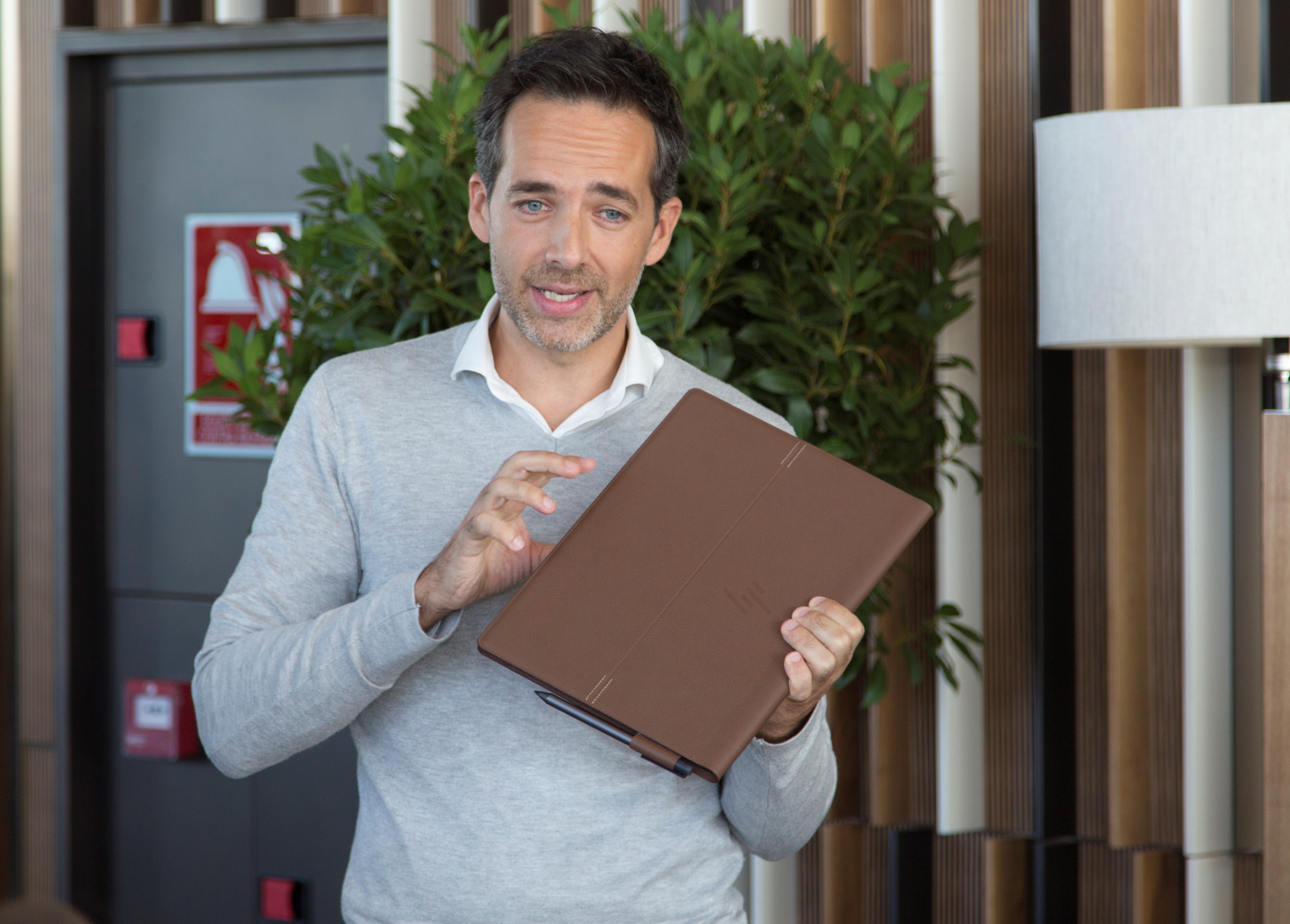 Artesanía y tecnología se unen en el HP Spectre Folio