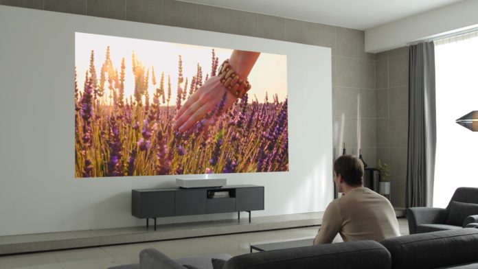 CES_Proyector Smart Laser 4K