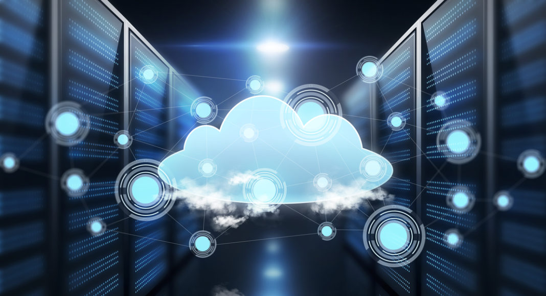 virtual cloud hologram over futuristic server room Nube híbrida como servicio -Newsbook - HPE - Nutanix - Alianza
