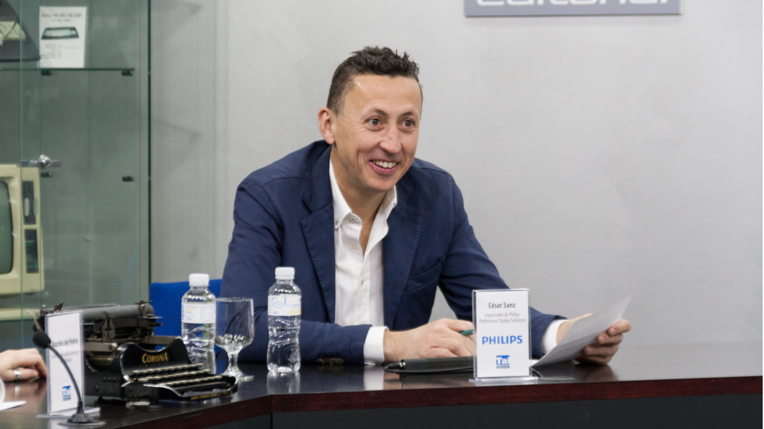 hilips Professional Display Solutions Newsbook - Cesar Sanz - debate cartelería digital