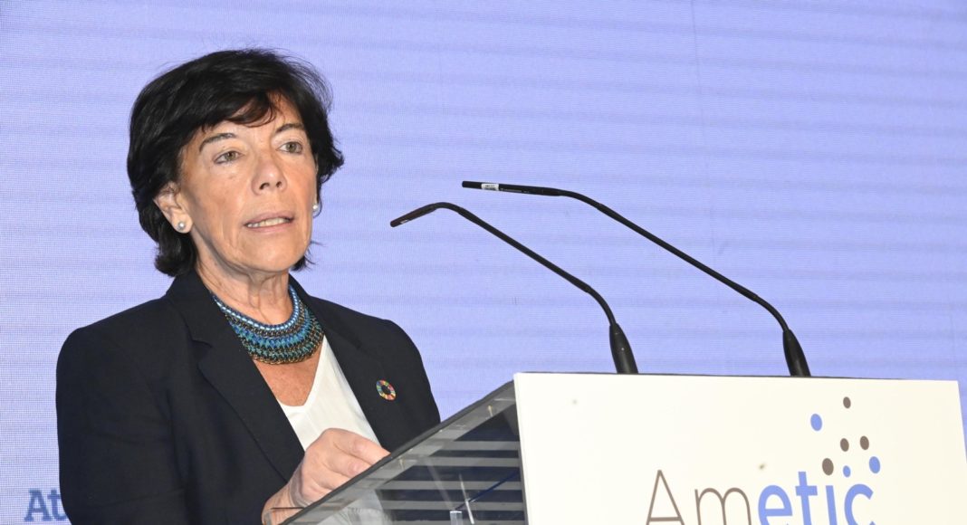 educación-newsbook-ametic-isabel-celaa educación - Newsbook - Tai Editorial - España