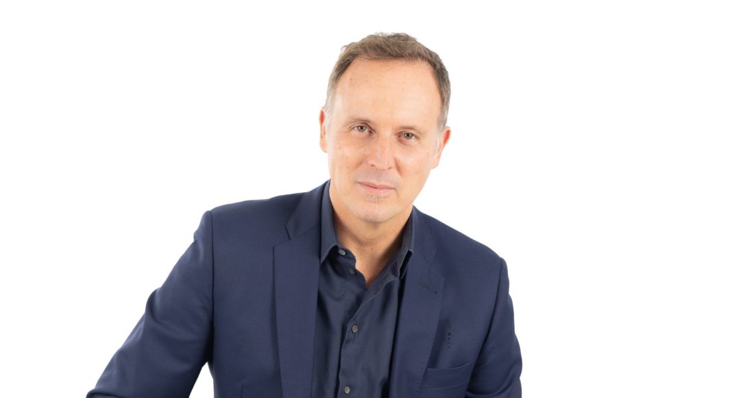 crowdstrike-newsbook-taule CrowdStrike - Newsbook - Joan Taulé - Tai Editorial - España
