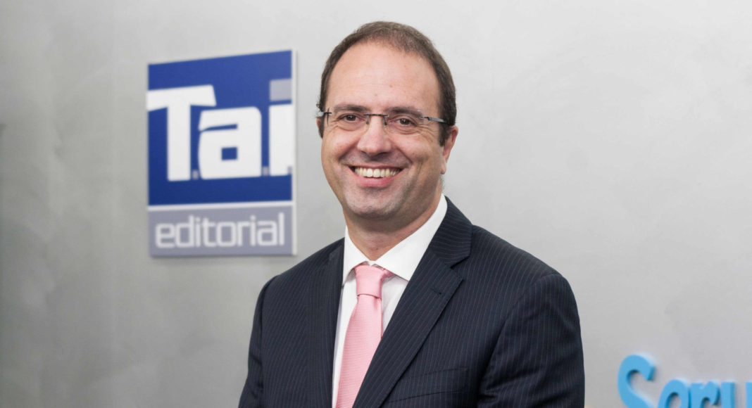 dlink-newsbook-dlink-antonio-navarro d-link - Newsbook - Tai Editorial - España