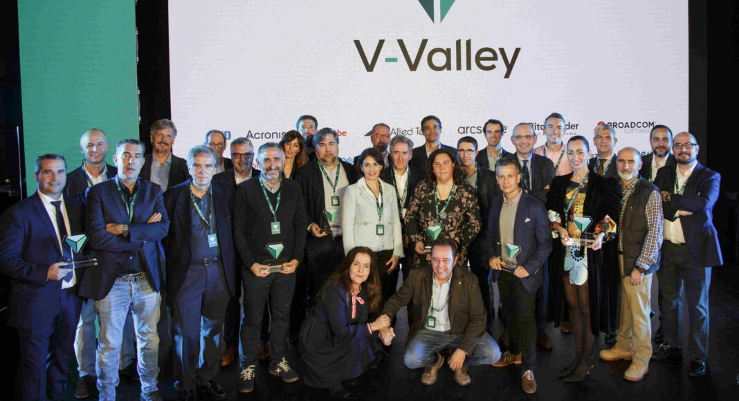 v- Valley - Newsbook - Tai Editorial - España
