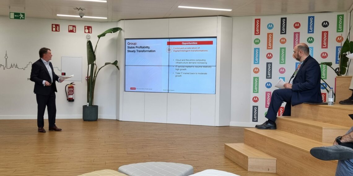 Lenovo - Newsbook - TAI Editorial - España
