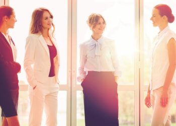 Igualdad - Newsbook - Mujeres TIC 2023 - Tai Editorial España