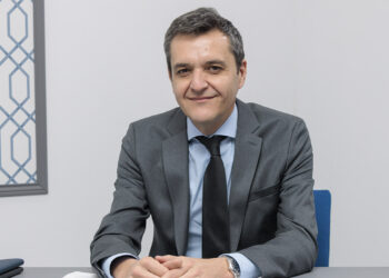 “El monitor se ha convertido en el dispositivo céntrico del actual puesto de trabajo”