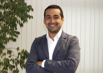 Snom - Newsbook - Canal Flavio Calzaretta - Tai Editorial España