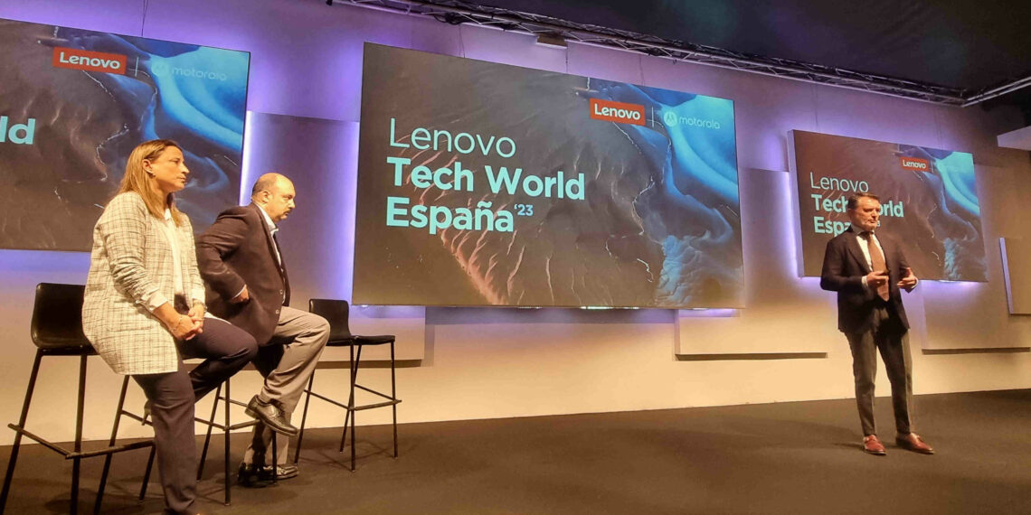 One Lenovo - Newsbook - Tai Editorial - España