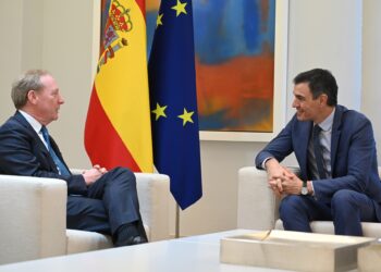 Brad Smith presidente de Microsoft y Pedro Sánchez presidente del Gobierno-Newsbook-taieditorial