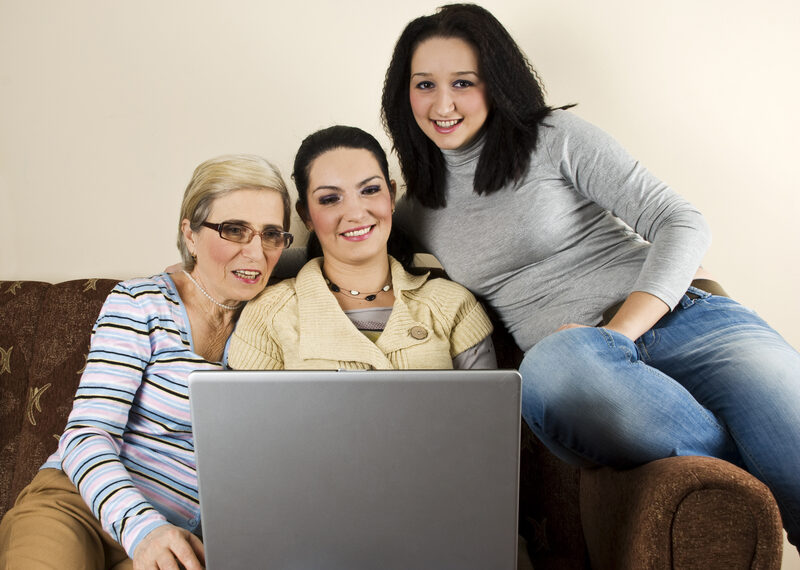Mujeres - Competencias digitales -Newsbook -Estudio Ontsi - Tai Editorial España