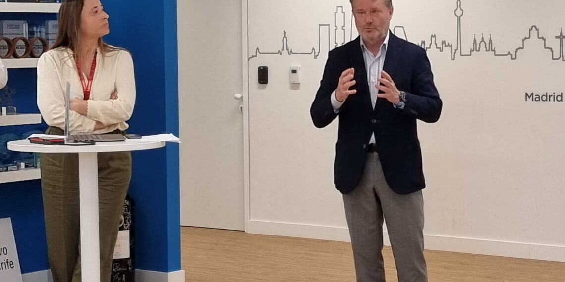 Lenovo - Newsbook - Tai Editorial - España