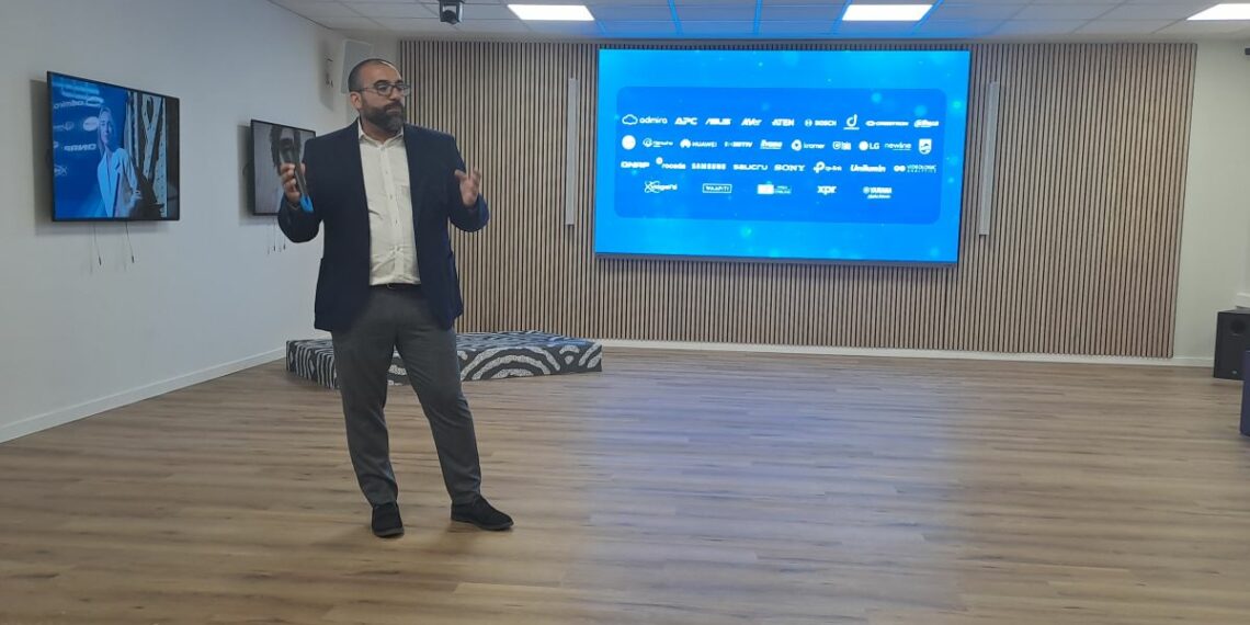 MCR- Espacio Showrook - Newsbook - demo center - Tai Editorial España