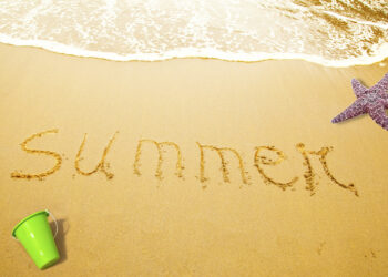 Enjoy our Summer - Newsbook -campaña DMI Computer - Tai Editorial España