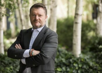 Lenovo - Kit Digital - Newsbook - Alberto Ruano - Tai Editorial España