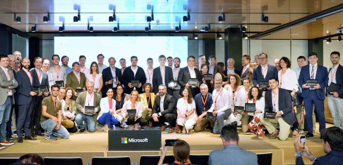 Microsoft - Estrategia partners - Newsbook - año fiscal - Tai Editorial España