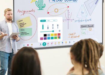 Seven - Newsbook - Pantalla interactivas - Tai Editorial España