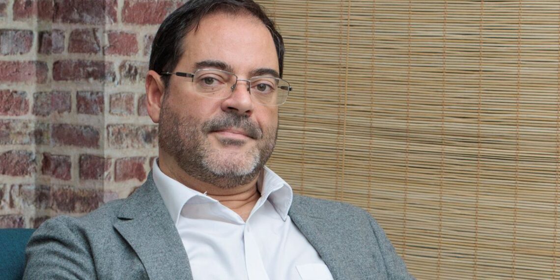 Samsung - Newsbook - IA - Carlos Gandara - Tai Editorial España