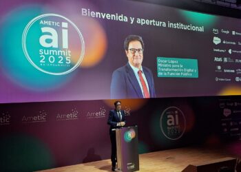 Óscar López apuesta por la IA como eje del futuro económico en el AIAM Summit 2025