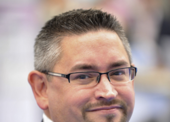 Arrow -Object First -Newsbook - alianza- Tai Editorial España