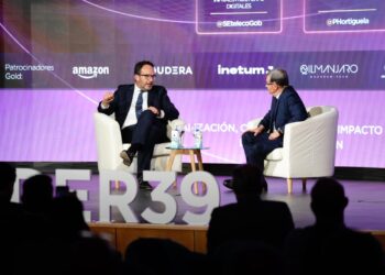 Hernando pone en valor la colaboración con la industria para liderar la transformación digital
