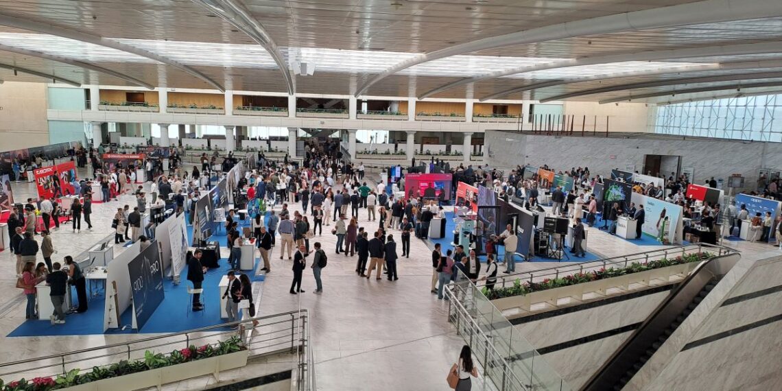 MCR Global Experience - Newsbook - Evento 25- Aniversario - Tai Editorial España