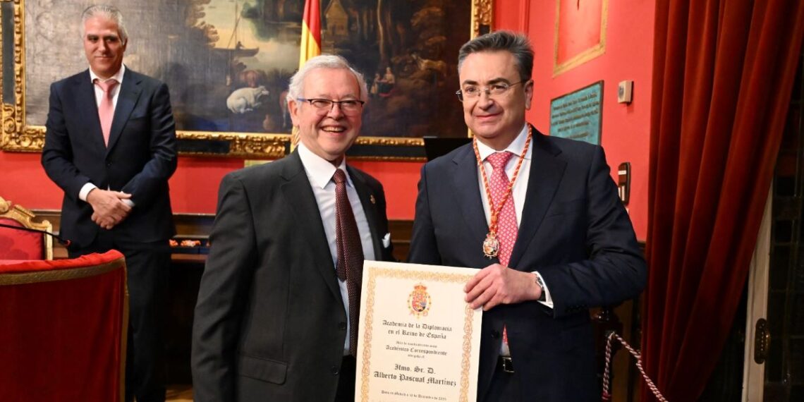 Alberto Pascual -Newsbook - Academico - Diplomacia Reino de España - Tai Editorial España