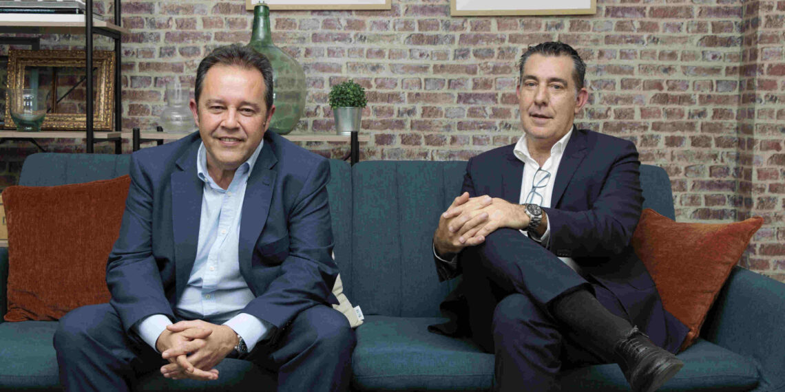 V- Valley - Newsbook - Tai Editorial - España