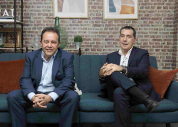 V- Valley - Newsbook - Tai Editorial - España