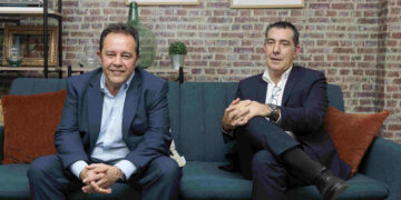 V- Valley - Newsbook - Tai Editorial - España