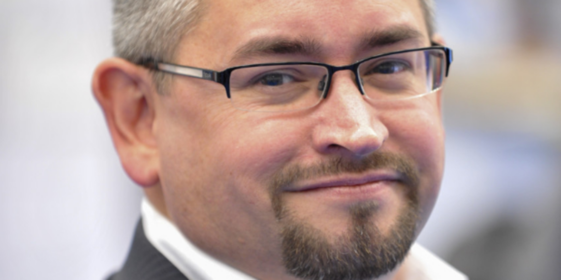 Arrow - Dataminr -Newsbook- acuerdo - Tai Editorial Acuerdo