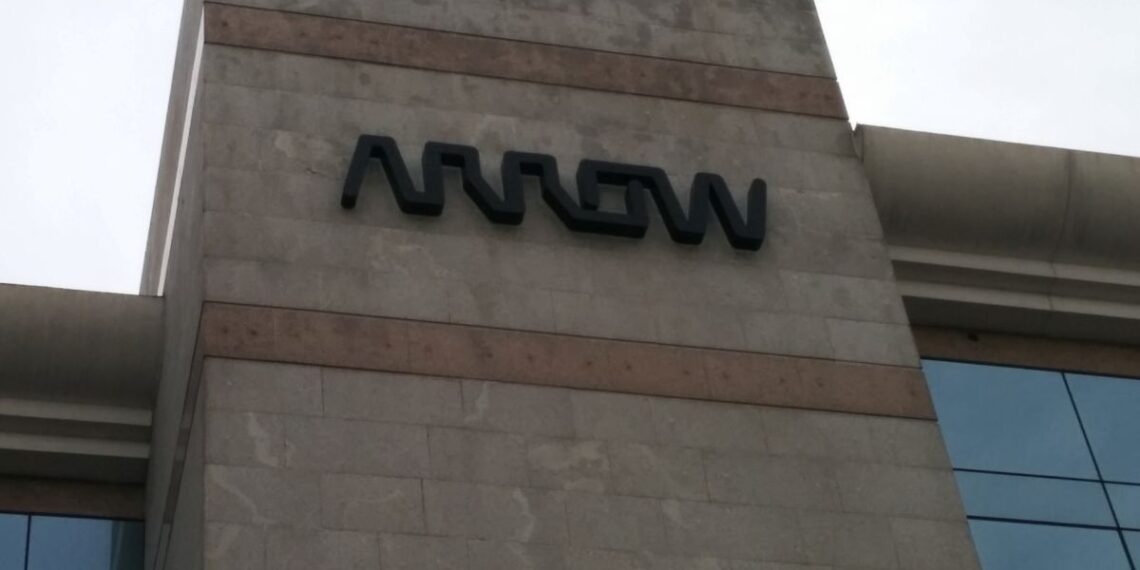 Arrow - Newsbook- Frontier Distributor - Microsoft - Tai Editorial - España