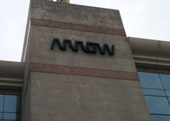 Arrow - Newsbook- Frontier Distributor - Microsoft - Tai Editorial - España