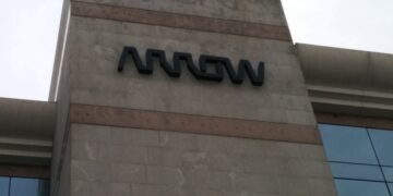 Arrow - Newsbook- Frontier Distributor - Microsoft - Tai Editorial - España